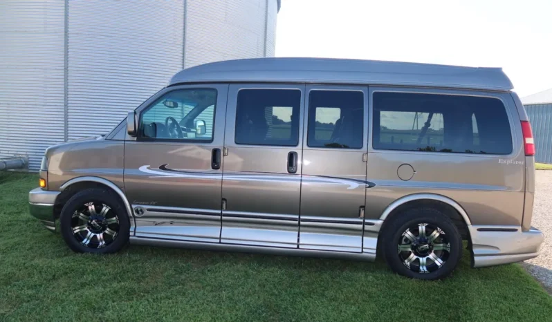 
								2004 GMC Savana 1500 Explorer Limited S Conversion Van full									