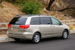 
										2004 Toyota Sienna XLE full									