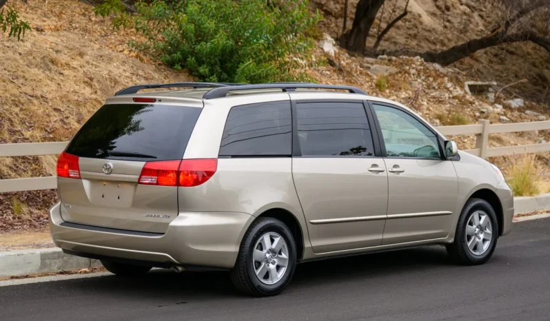 
								2004 Toyota Sienna XLE full									