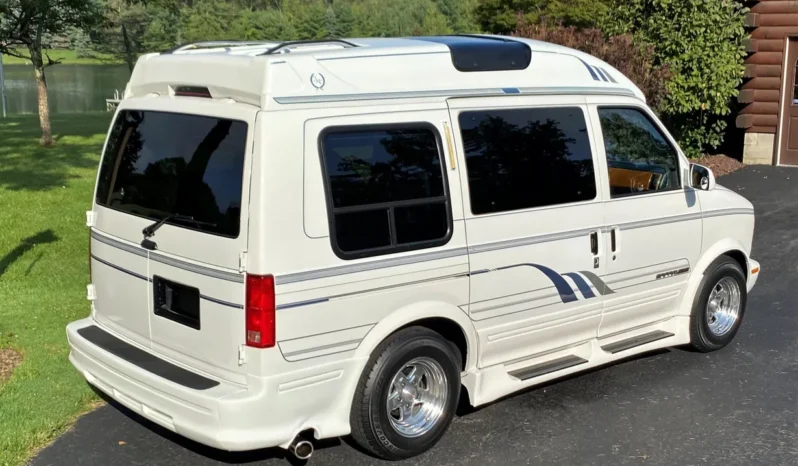 
								1995 GMC Safari AWD Conversion Van full									
