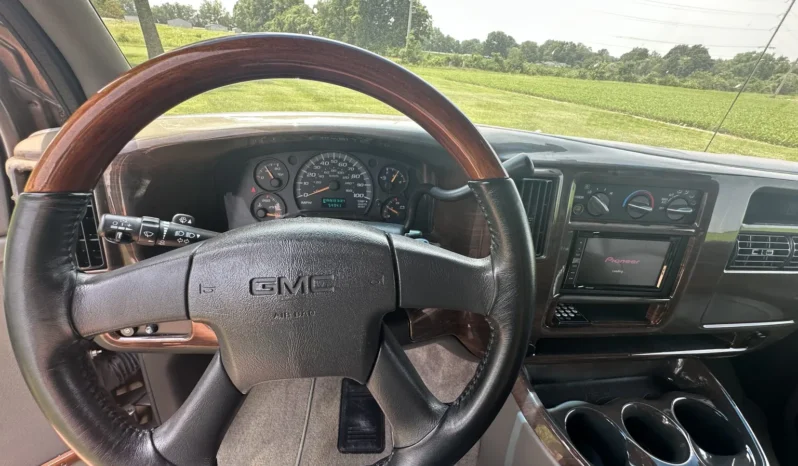 
								2004 GMC Savana 1500 Explorer Limited S Conversion Van full									