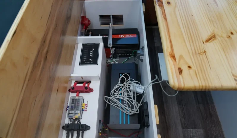 
								2013 Mercedes-Benz Sprinter 2500 Camper Conversion full									