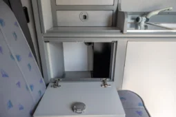 
										1997 Volkswagen EuroVan Winnebago Industries Camper full									