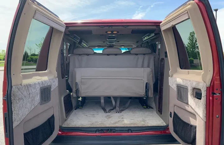
								2001 Ford Econoline E-350 Super Duty Waldoch Conversion Van full									