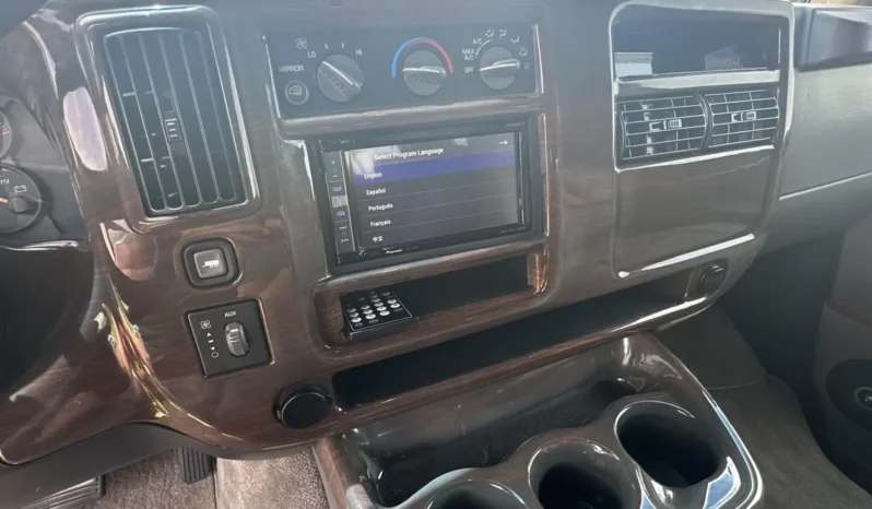 
								2004 GMC Savana 1500 Explorer Limited S Conversion Van full									