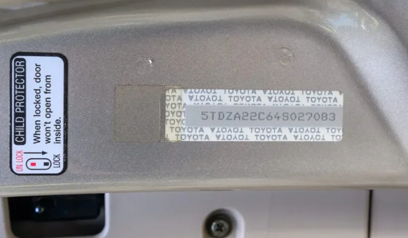 
								2004 Toyota Sienna XLE full									