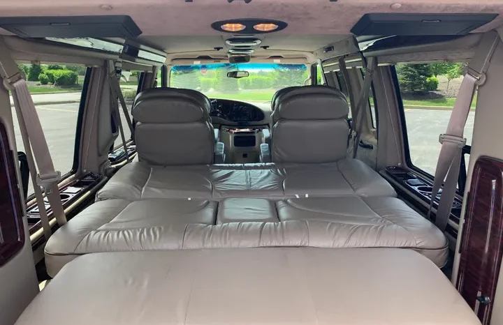
								2001 Ford Econoline E-350 Super Duty Waldoch Conversion Van full									