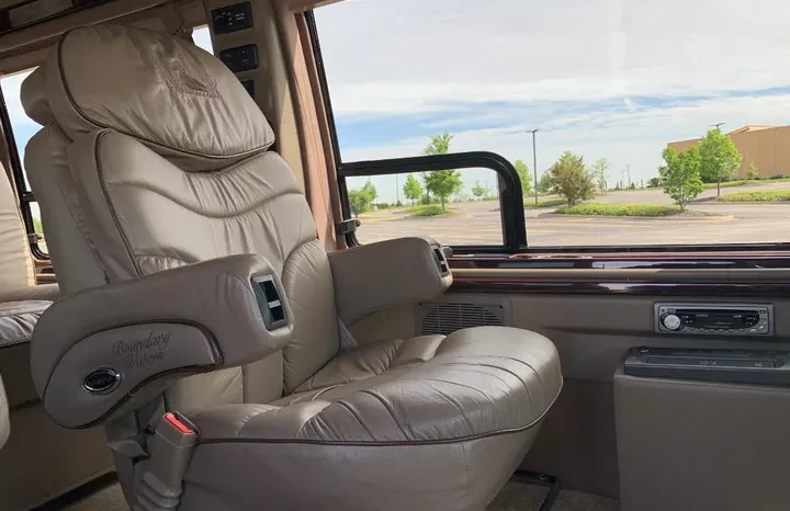 
								2001 Ford Econoline E-350 Super Duty Waldoch Conversion Van full									