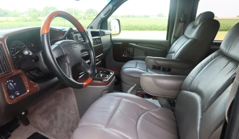 
								2004 GMC Savana 1500 Explorer Limited S Conversion Van full									