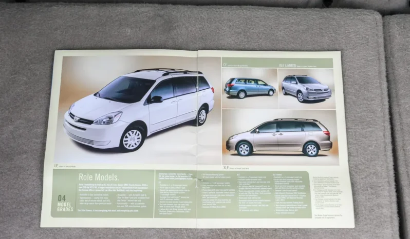 
								2004 Toyota Sienna XLE full									