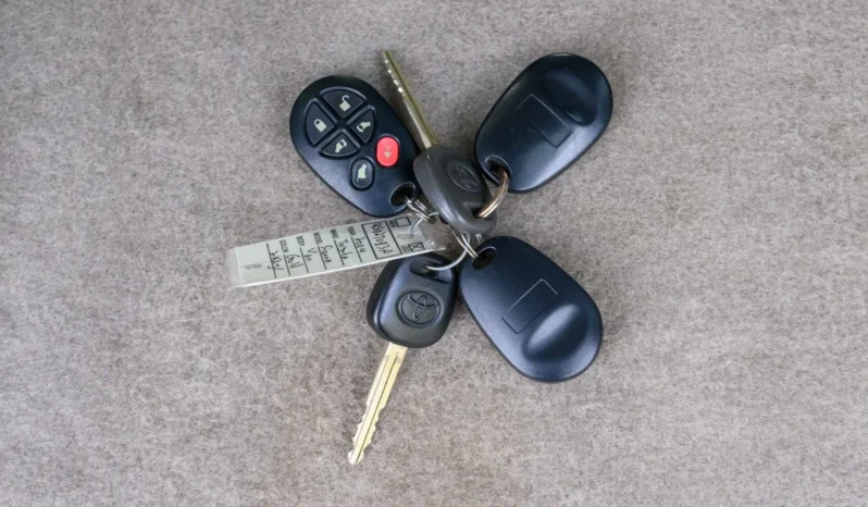 
								2004 Toyota Sienna XLE full									