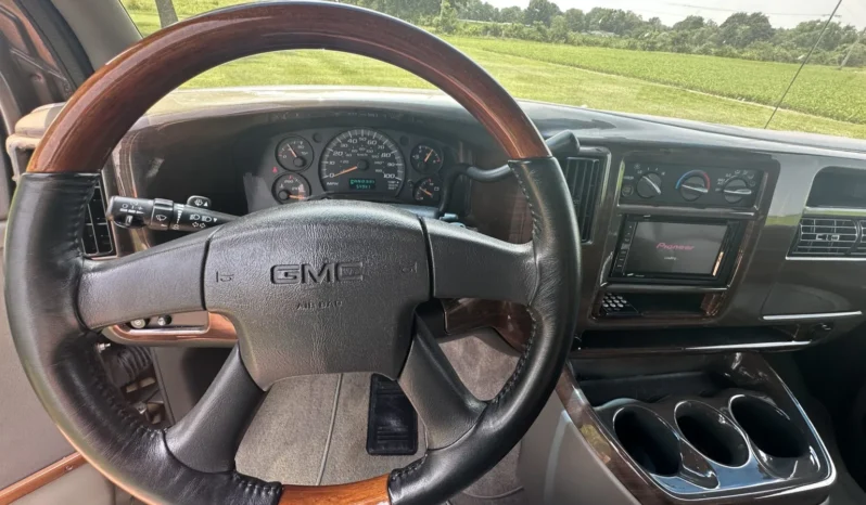 
								2004 GMC Savana 1500 Explorer Limited S Conversion Van full									