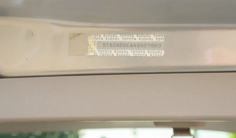 
								2004 Toyota Sienna XLE full									