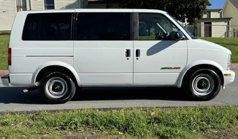 
								2000 Chevrolet Astro AWD full									