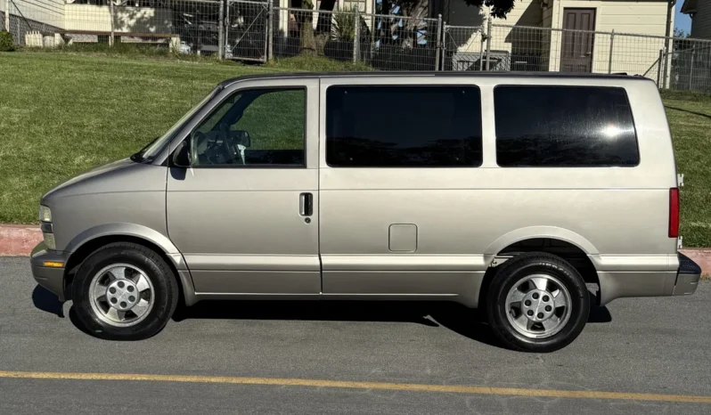 
								2003 Chevrolet Astro AWD full									
