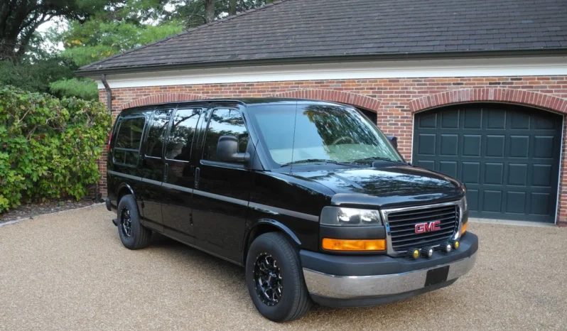 
								2003 GMC Savana G1500 Regency Conversion Van full									