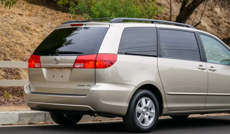 
								2004 Toyota Sienna XLE full									