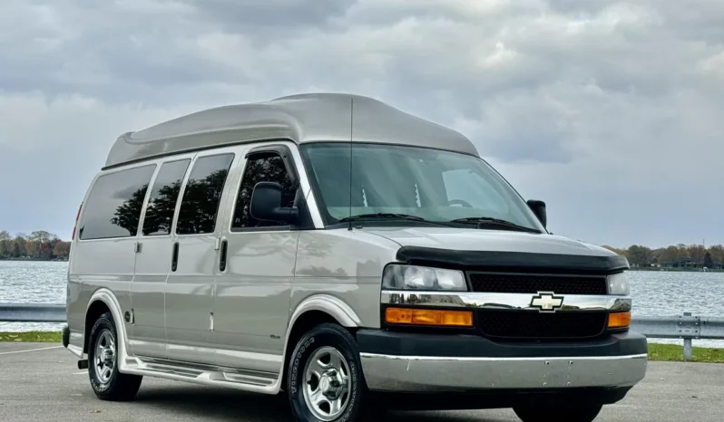 
								2006 Chevrolet Express Southern Comfort Conversion Van full									