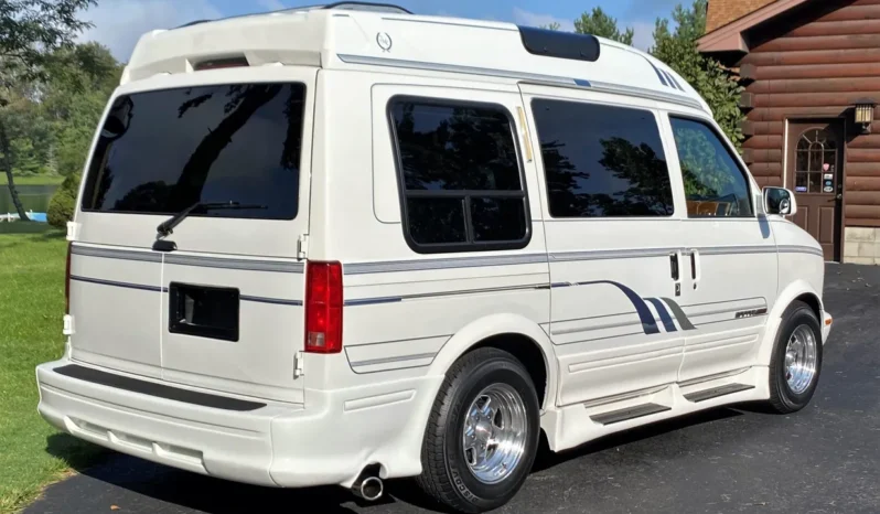 
								1995 GMC Safari AWD Conversion Van full									