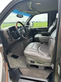 
										2004 GMC Savana 1500 Explorer Limited S Conversion Van full									
