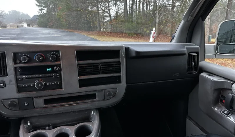 
								2008 GMC Savana 1500 AWD Conversion Van full									