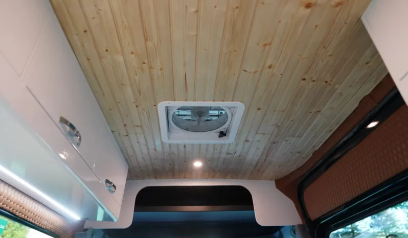 
								2013 Mercedes-Benz Sprinter 2500 Camper Conversion full									