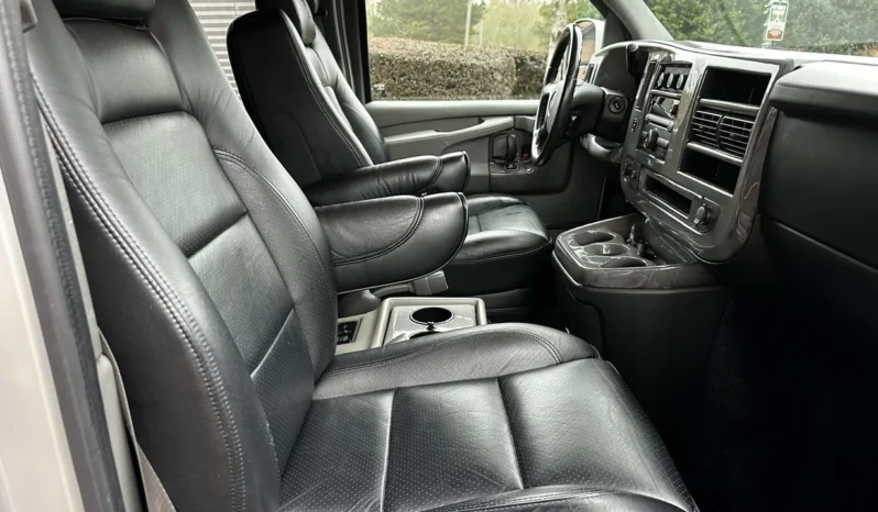 
								2008 GMC Savana 1500 AWD Conversion Van full									