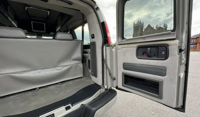 
								2006 Chevrolet Express Southern Comfort Conversion Van full									