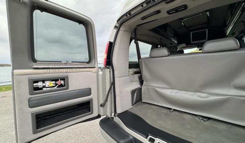 
								2006 Chevrolet Express Southern Comfort Conversion Van full									