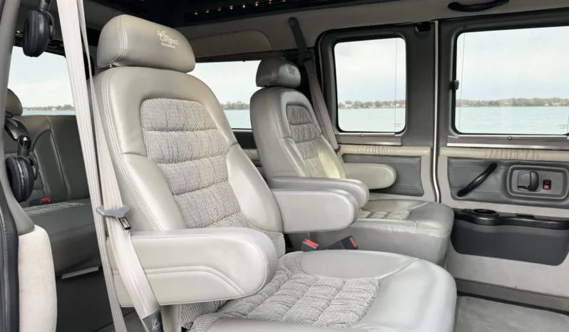 
								2006 Chevrolet Express Southern Comfort Conversion Van full									