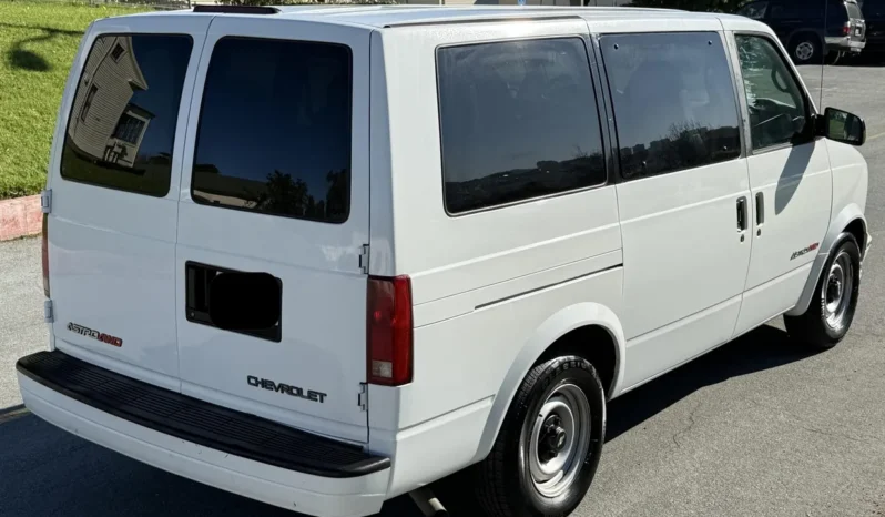 
								2000 Chevrolet Astro AWD full									