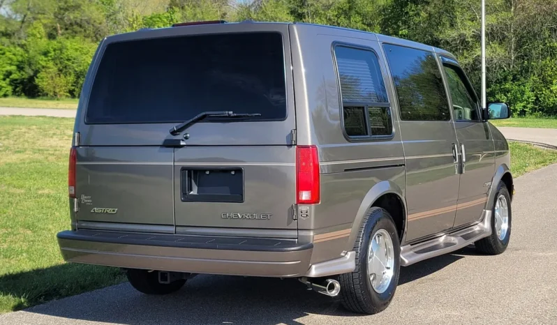 
								2002 Chevrolet Astro Quality Coaches Conversion Van full									