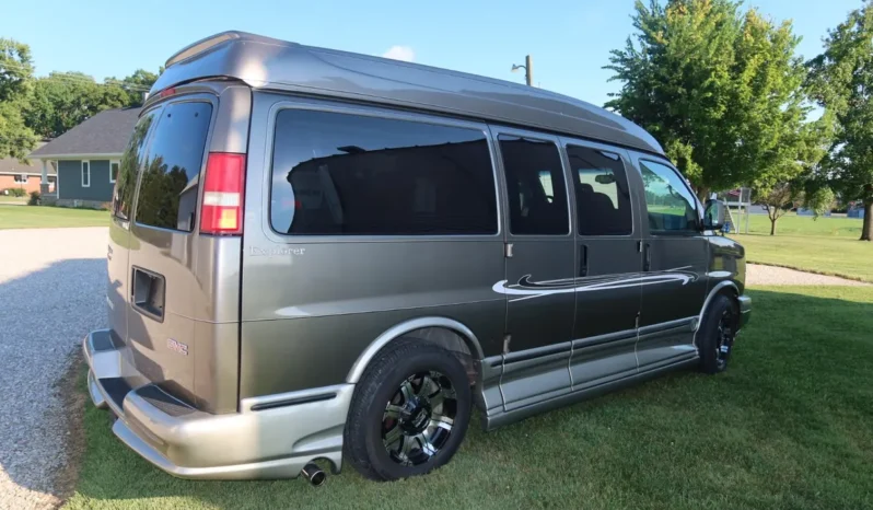 
								2004 GMC Savana 1500 Explorer Limited S Conversion Van full									