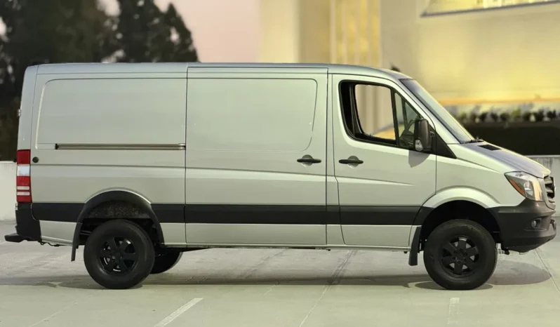 
								2015 Mercedes-Benz Sprinter 2500 4×4 Cargo Van full									