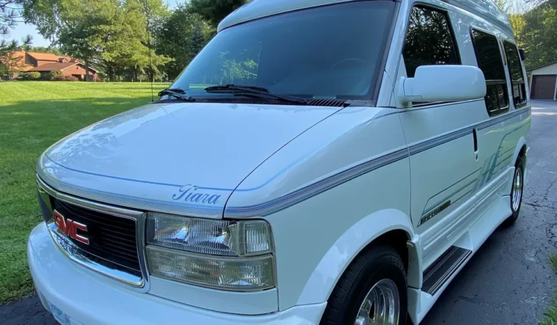 
								1995 GMC Safari AWD Conversion Van full									