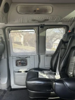 
										2008 GMC Savana 1500 AWD Conversion Van full									