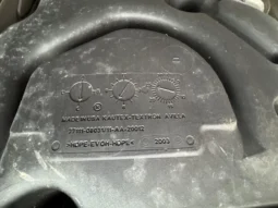 
										2004 Toyota Sienna XLE full									