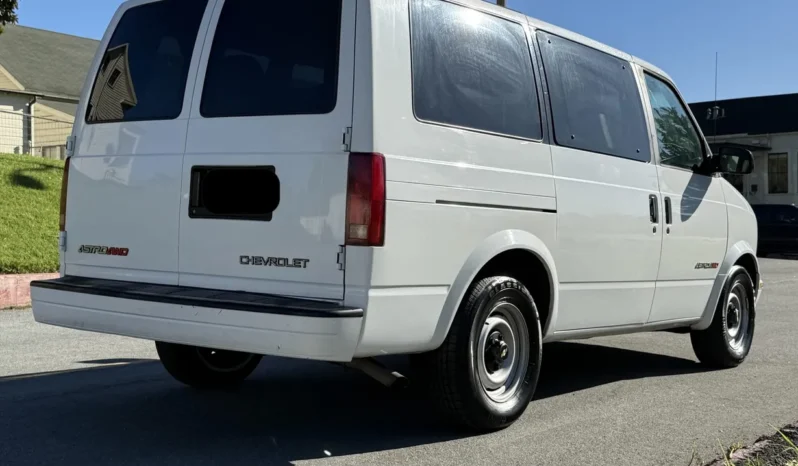 
								2000 Chevrolet Astro AWD full									