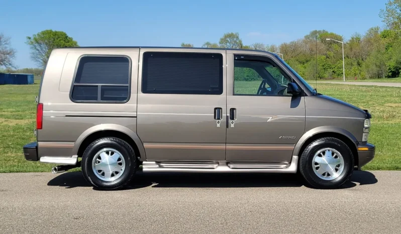 
								2002 Chevrolet Astro Quality Coaches Conversion Van full									