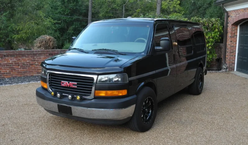 
								2003 GMC Savana G1500 Regency Conversion Van full									