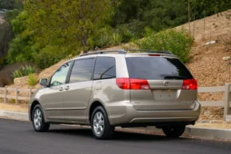 
										2004 Toyota Sienna XLE full									