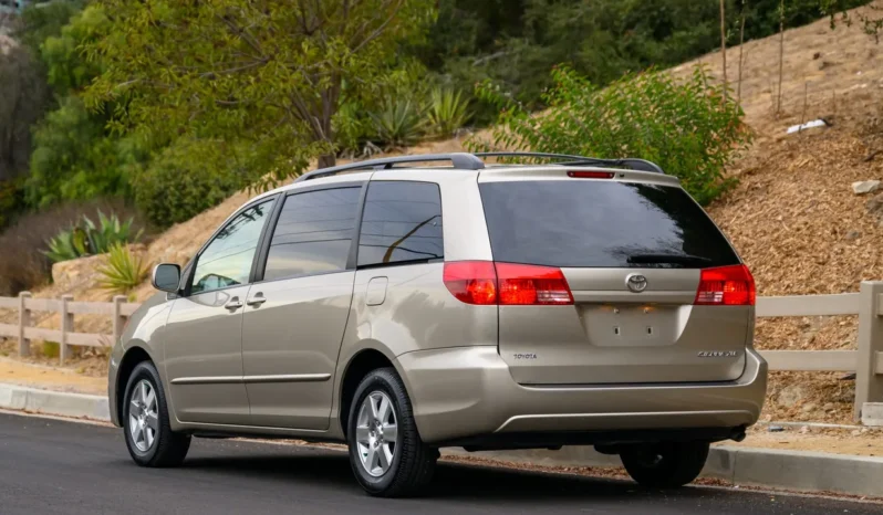 
								2004 Toyota Sienna XLE full									
