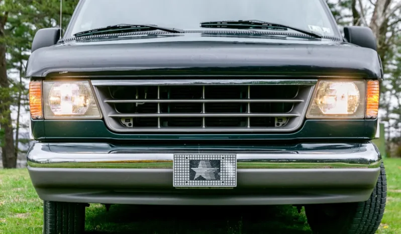 
								1994 Ford E-150 Econoline Starcraft Conversion Van full									