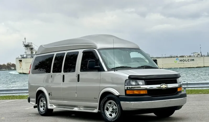 
								2006 Chevrolet Express Southern Comfort Conversion Van full									